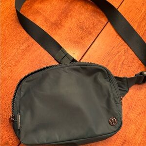 Lululemon Belt Bag Green Jasper Large